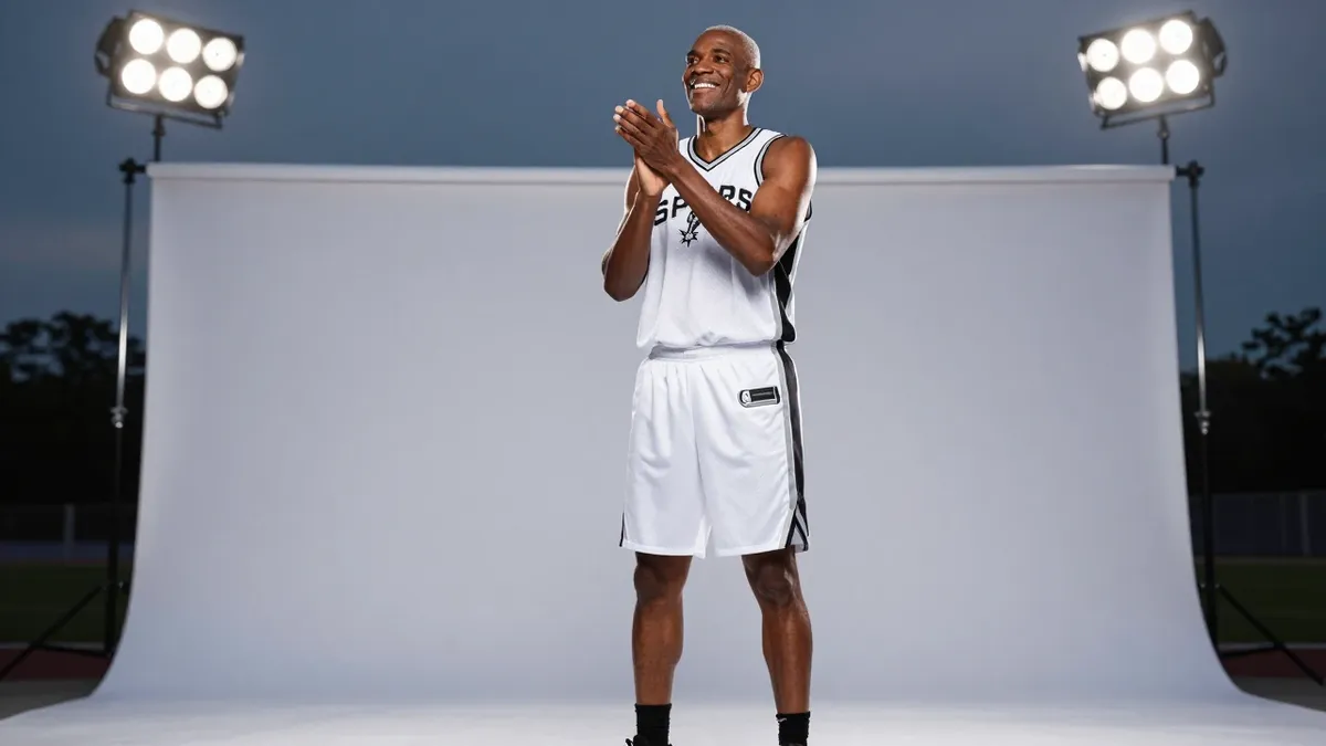 The San Antonio Spurs Villain Tournament has reached its Final Four, with Derek Fisher, Zaza Pachulia, Kawhi Leonard, and...
