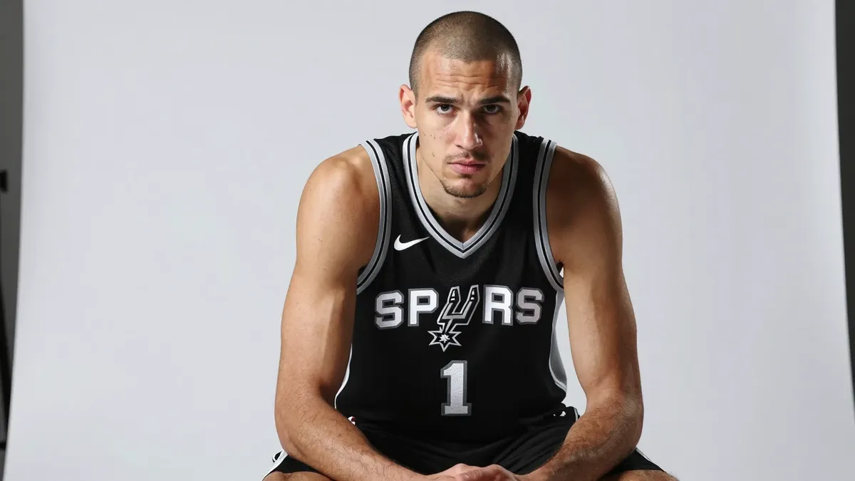 San Antonio Spurs extend win streak with 117-111 victory over Utah Jazz