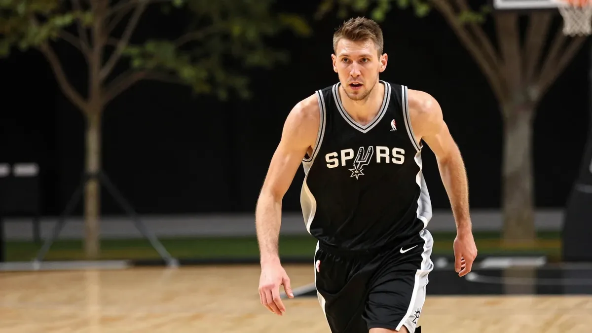 San Antonio Spurs Veteran Kelly Olynyk Signs with BC Roma in Italy